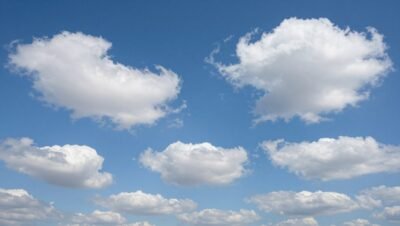 Clases de nubes sobre un cielo azul